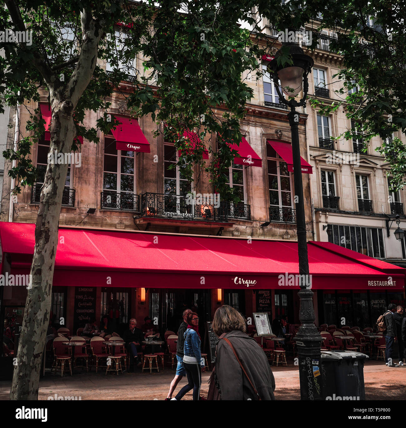 Café dans le centre George Pompidou - Paris Banque D'Images