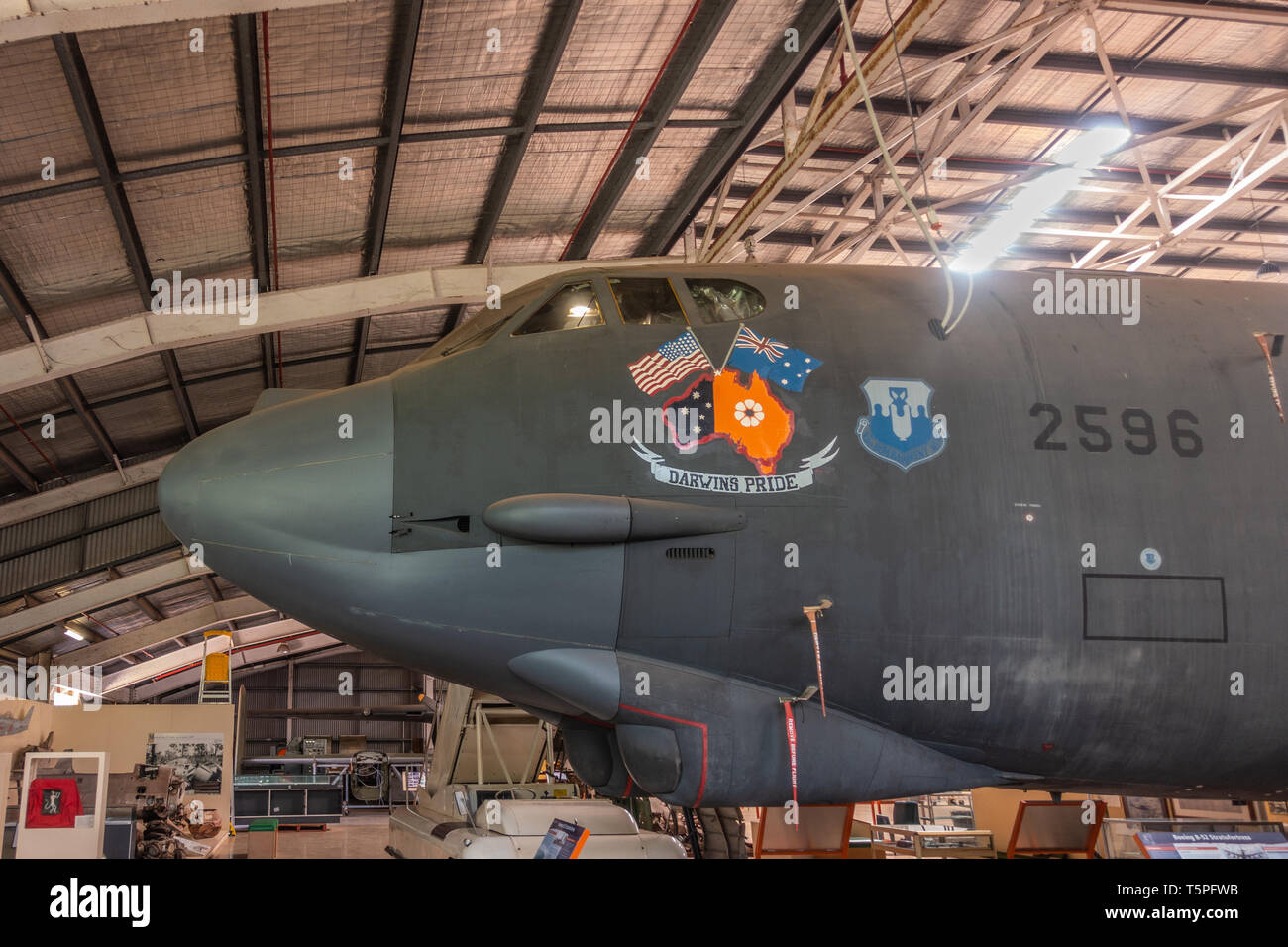 Darwin Australie - 22 Février 2019 : Australian Aviation Heritage Centre. Gros plan de l'habitacle de Boeing B-52 Stratofortress bomber dans hangar. Banque D'Images