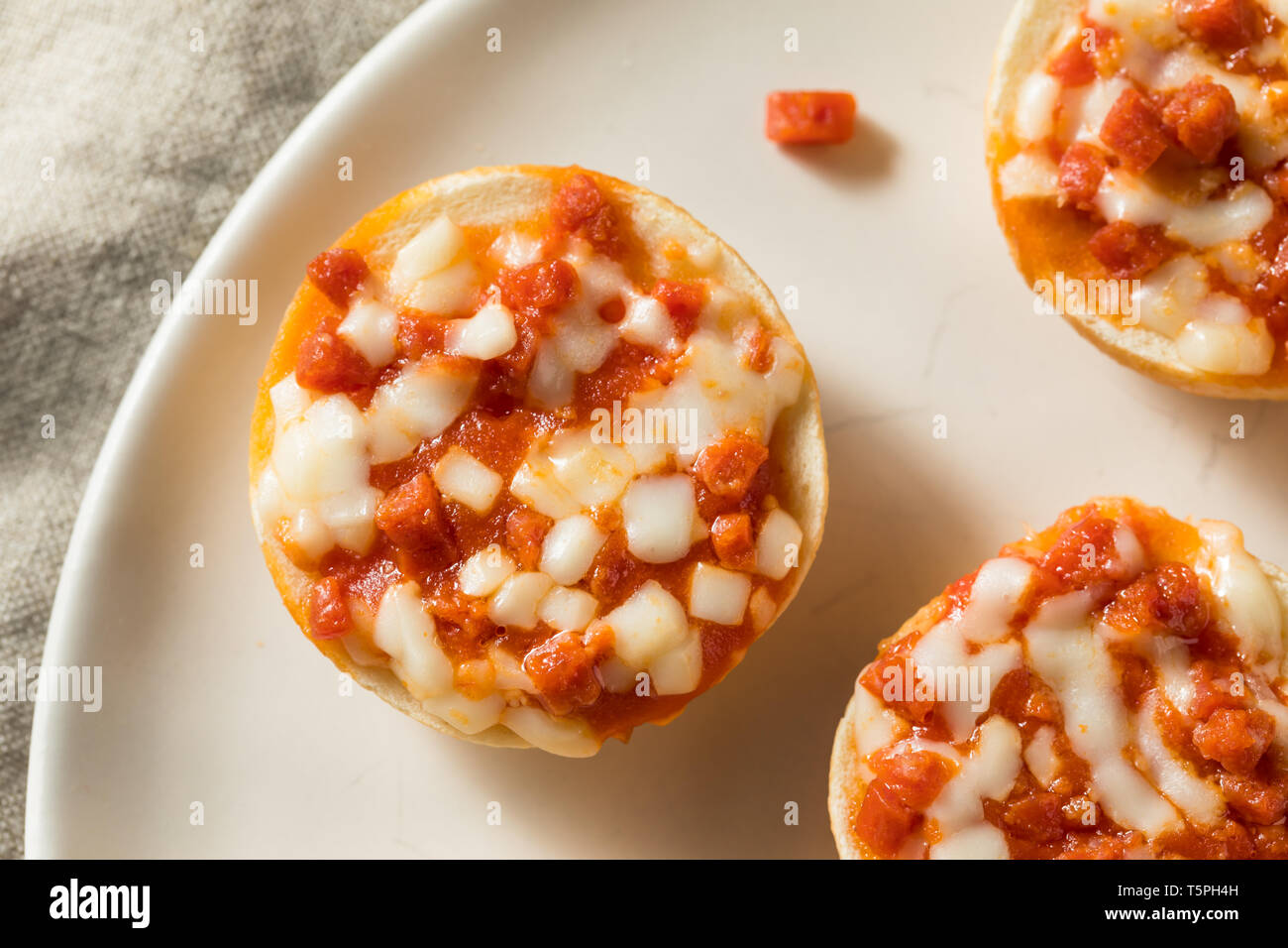 Mini PIzza congelée Bagels avec fromage et Pepperoni Banque D'Images