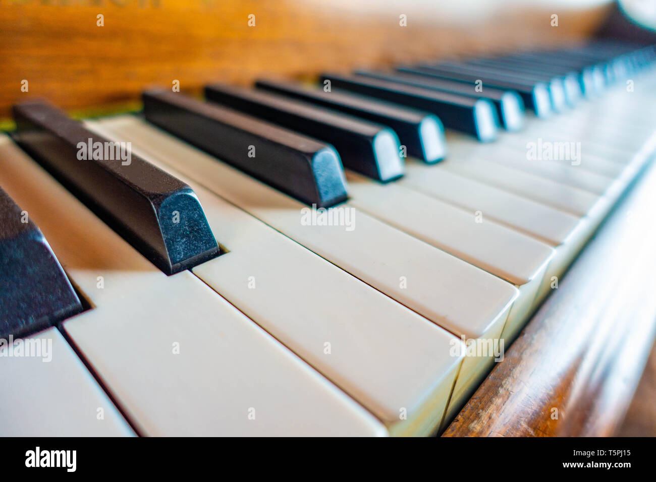 Close up de touches de piano en ivoire Banque D'Images