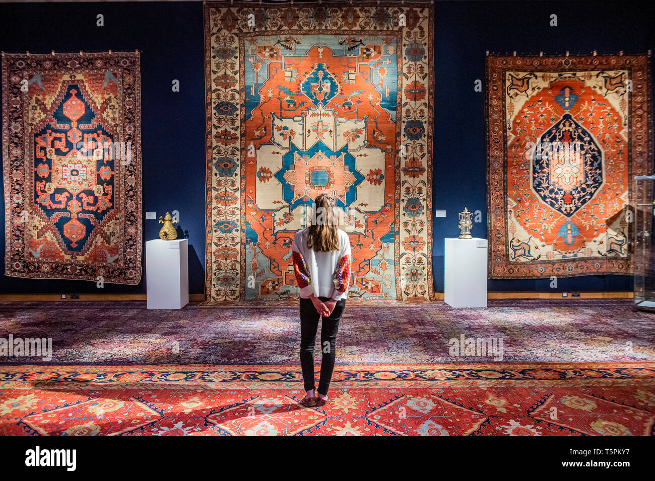 Londres, Royaume-Uni. 26 avril, 2019. Un tapis Bakshaish, c1880, est à 15  000 € - un aperçu de la vente aux enchères de Christie's de l'Art de  l'Organisation islamique et indienne, y