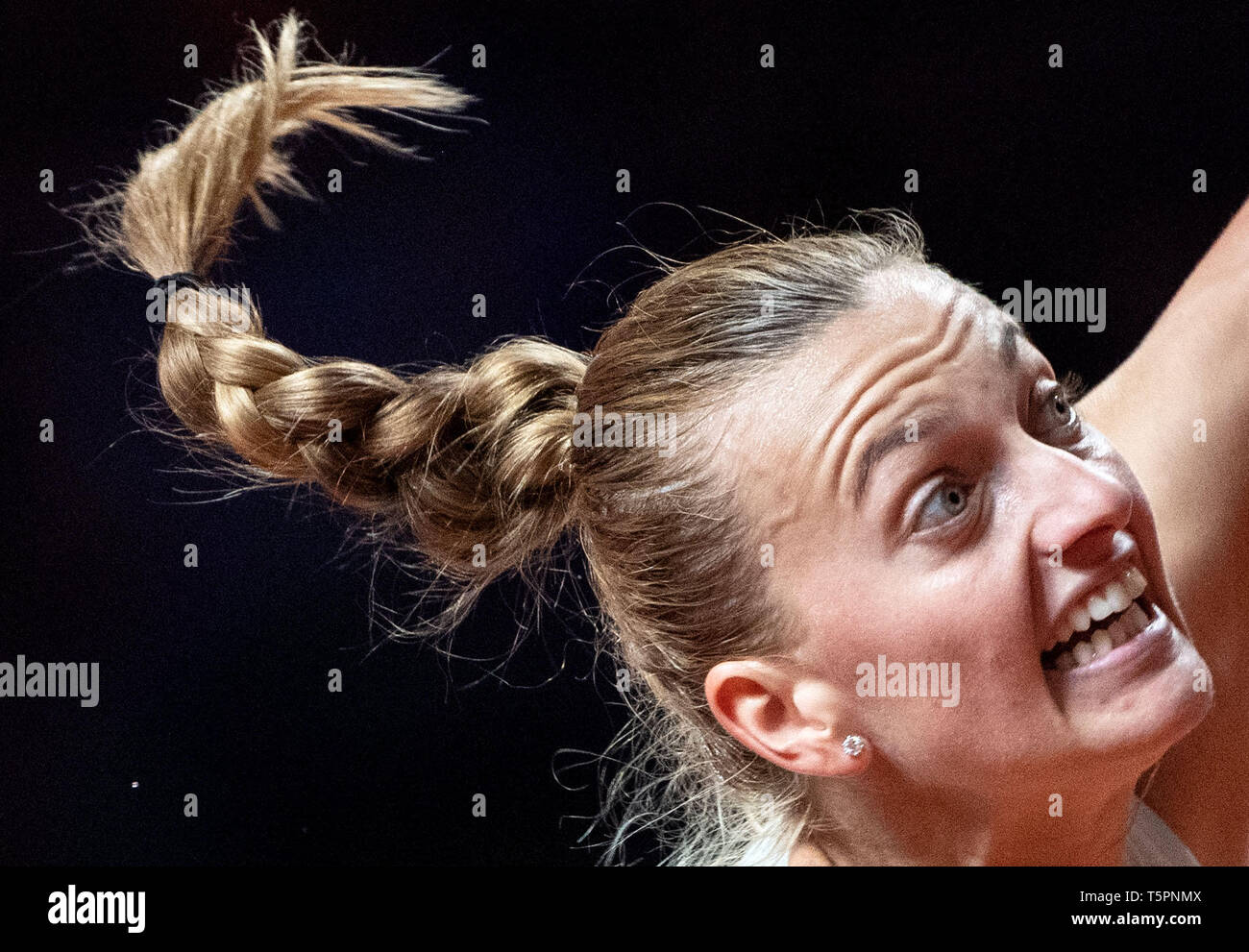 Stuttgart, Allemagne. Apr 26, 2019. Tennis : WTA-Tour - Grand Prix Porsche Stuttgart, des célibataires, des femmes, des quarts de finale, Sevastova (Lettonie) - Kvitova (République tchèque). Petra Kvitova en action. Credit : Marijan Murat/dpa/Alamy Live News Banque D'Images