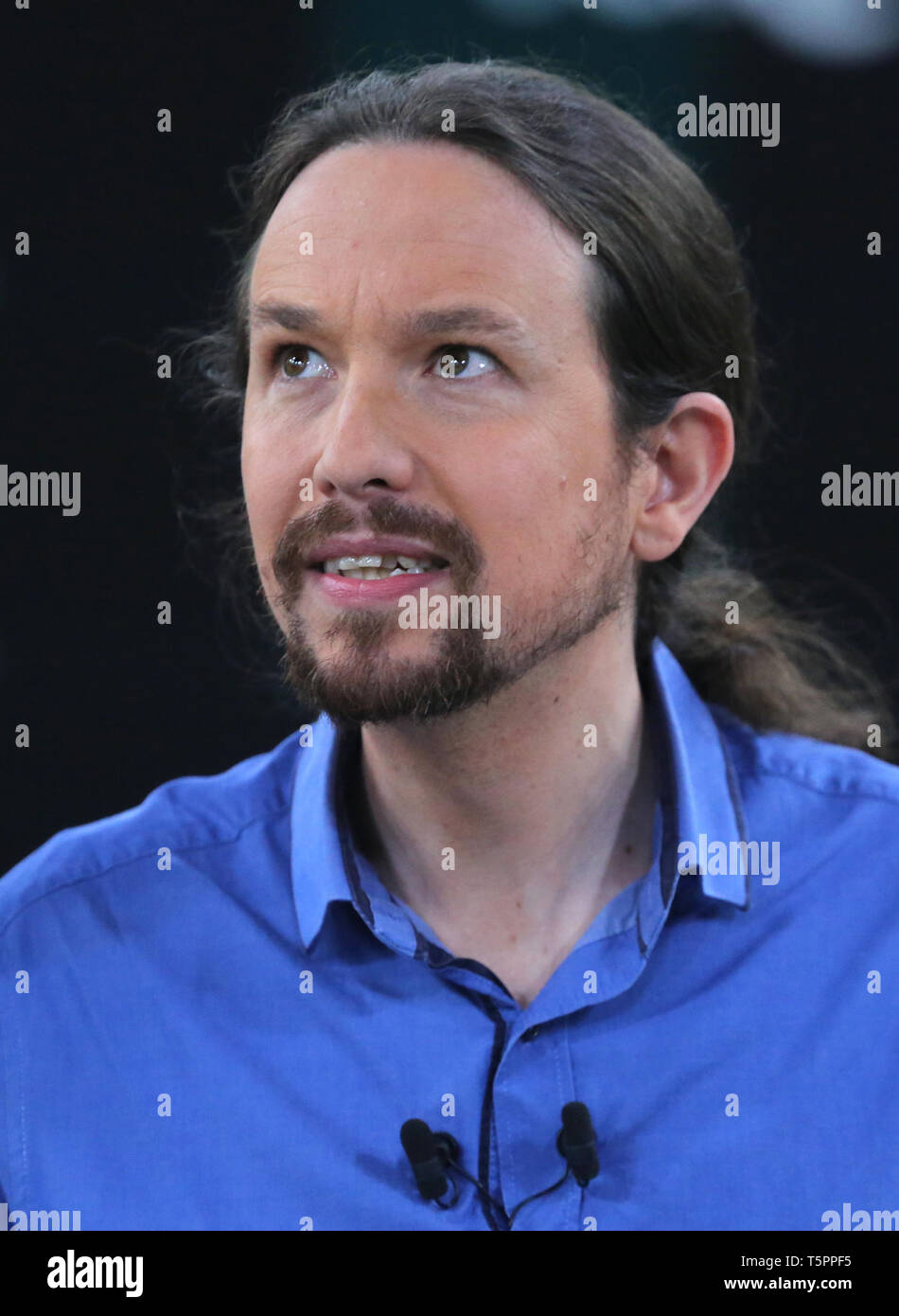 Madrid, Espagne. 22 avr, 2019. Pablo Iglesias de l'alliance de gauche Unidas Podemos est en attente pour le début de la première télévision débat avant les élections législatives du 28 avril. Credit : Cezaro De Luca/dpa/Alamy Live News Banque D'Images