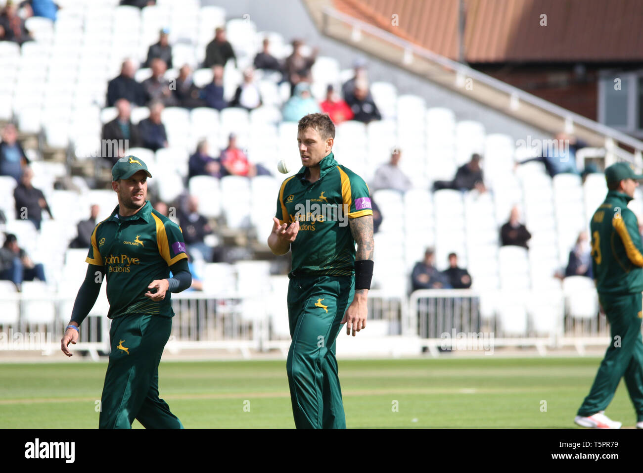 Nottingham, Royaume-Uni. Apr 26, 2019. James Pattinson au cours de la Royal London Simatai Cup match entre Notts Outlaws et renards Leicestershire à Trent Bridge, Nottingham, Angleterre le 26 avril 2019. Photo de John Mallett. Usage éditorial uniquement, licence requise pour un usage commercial. Aucune utilisation de pari, de jeux ou d'un seul club/ligue/dvd publications. Credit : UK Sports Photos Ltd/Alamy Live News Banque D'Images