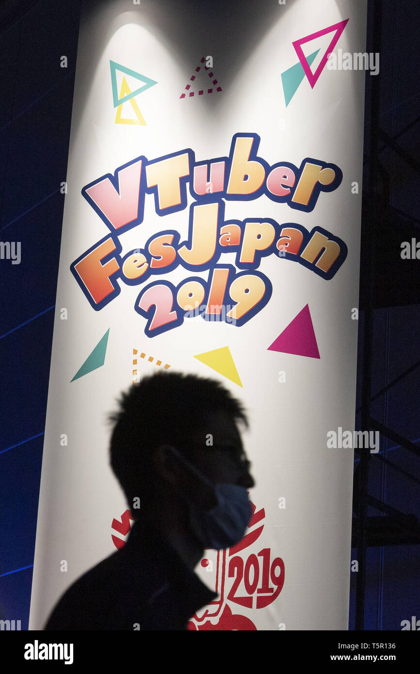 Chiba, Japon. Apr 27, 2019. VTuber FesJapan une pancarte de 2019 sur l'affichage pendant l'Niconico Chokaigi festival à Makuhari Messe Convention Center. Niconico Chokaigi annuel est organisé par le plus grand site de vidéos Niconico social pour créer du Niconico monde virtuel dans la vie réelle. L'exposition réunit des artistes de la culture traditionnelle japonaise, de jeux vidéo, anime les créateurs, les musiciens de j-pop et cosplayers. Demande d'organisateurs d'attirer 150 000 visiteurs durant les deux jours de festival. Credit : Rodrigo Reyes Marin/ZUMA/Alamy Fil Live News Banque D'Images
