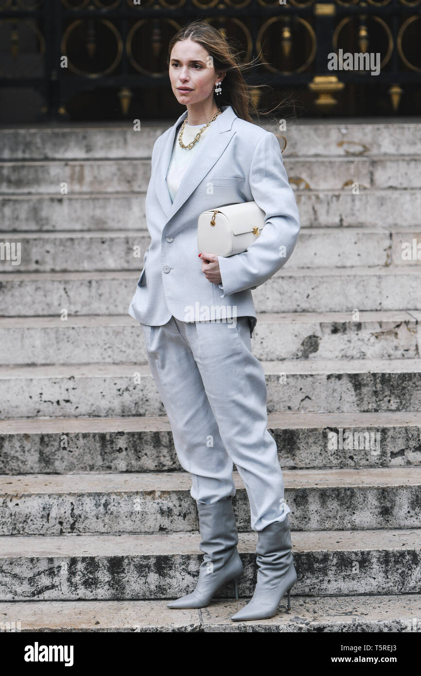 Paris, France - 04 mars 2019 : Street style outfit - Pernille Teisbaek après un défilé de mode pendant la Fashion Week de Paris - PFWFW19 Banque D'Images