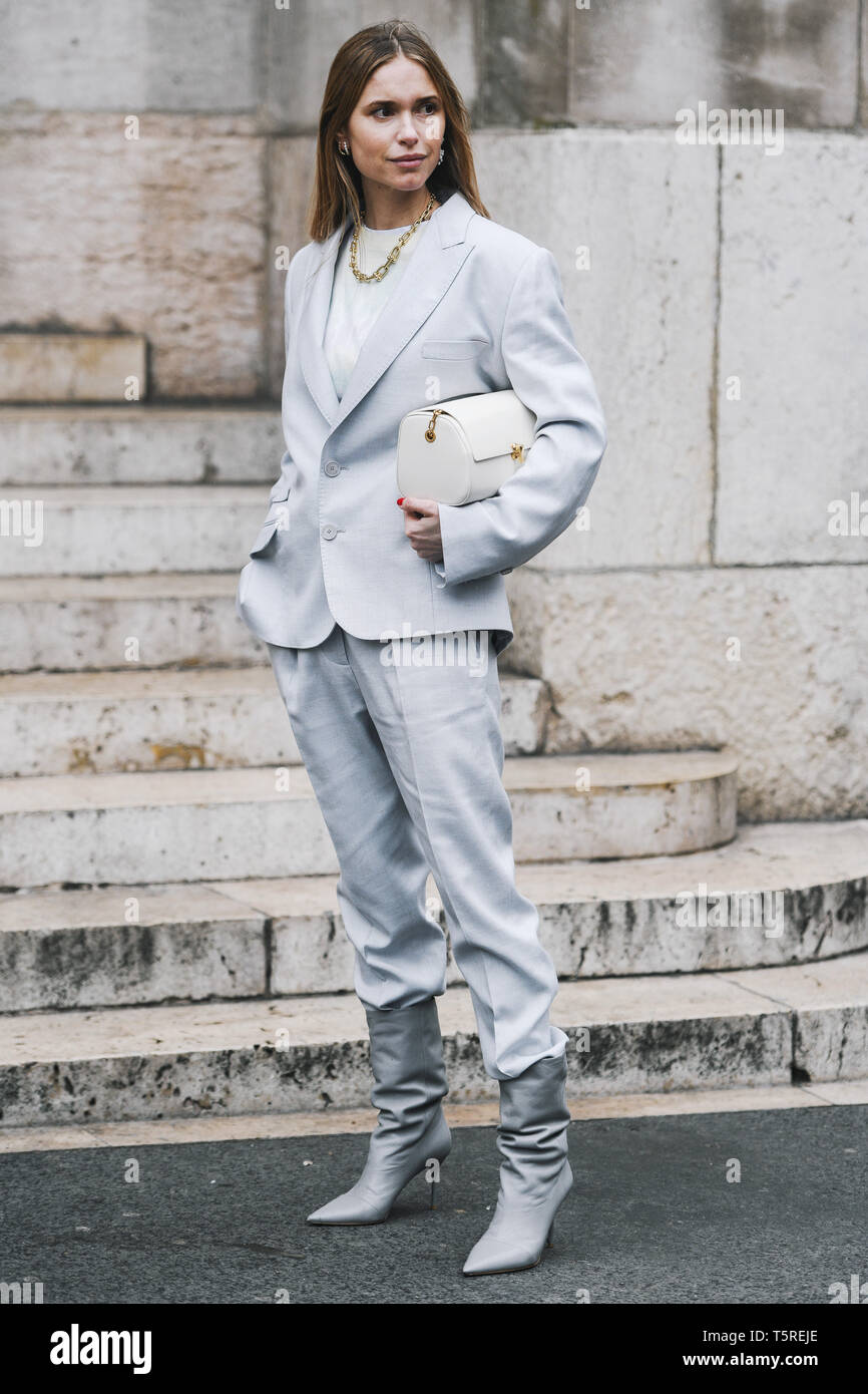 Paris, France - 04 mars 2019 : Street style outfit - Pernille Teisbaek après un défilé de mode pendant la Fashion Week de Paris - PFWFW19 Banque D'Images