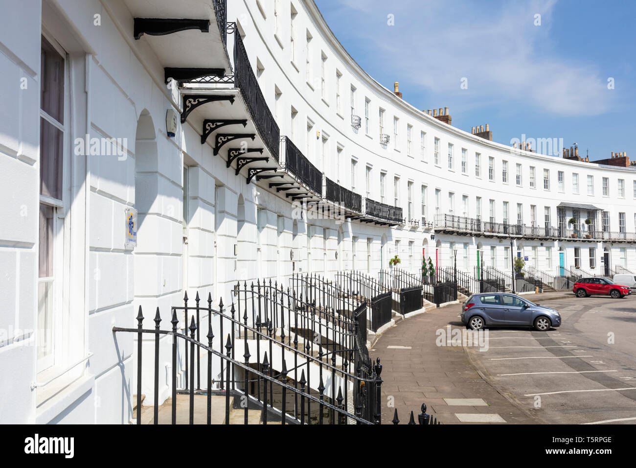 Terrasse de maisons géorgiennes sur le Royal Crescent Angleterre Gloucestershire Cheltenham Spa GO UK EU Europe Banque D'Images