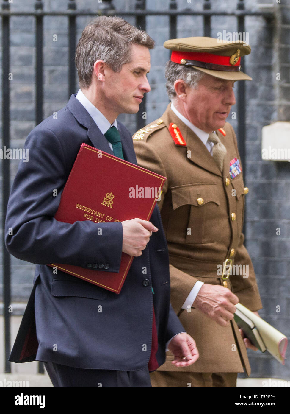 Les ministres partent Downing Street après réunion du Cabinet. Comprend : Gavin Williamson CEPB MP, le général Sir Nicholas Patrick Carter, KCB, CBE, DSO, ADC. Où : London, Royaume-Uni Quand : 26 Mar 2019 Crédit : Wheatley/WENN Banque D'Images