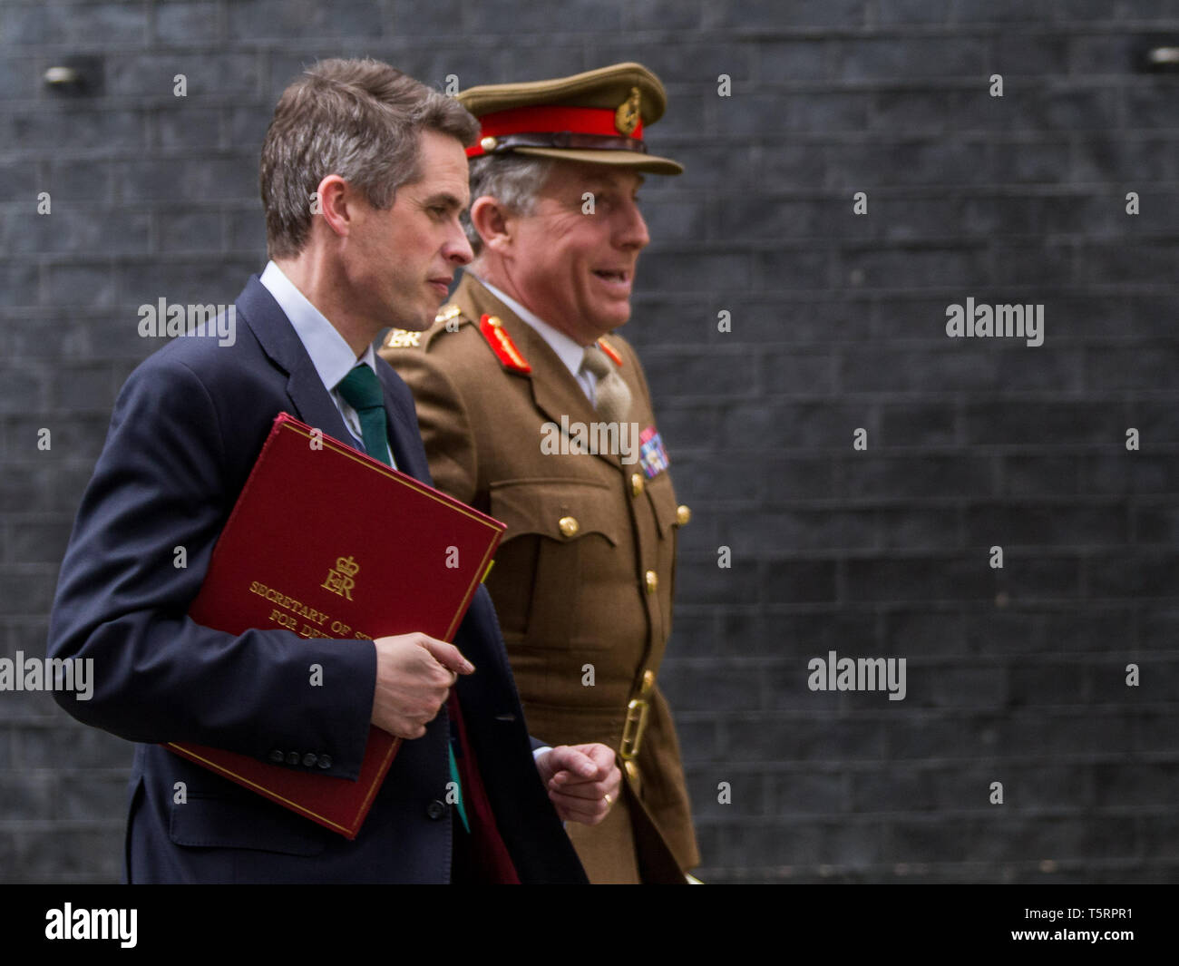 Les ministres partent Downing Street après réunion du Cabinet. Comprend : Gavin Williamson CEPB MP, le général Sir Nicholas Patrick Carter, KCB, CBE, DSO, ADC. Où : London, Royaume-Uni Quand : 26 Mar 2019 Crédit : Wheatley/WENN Banque D'Images