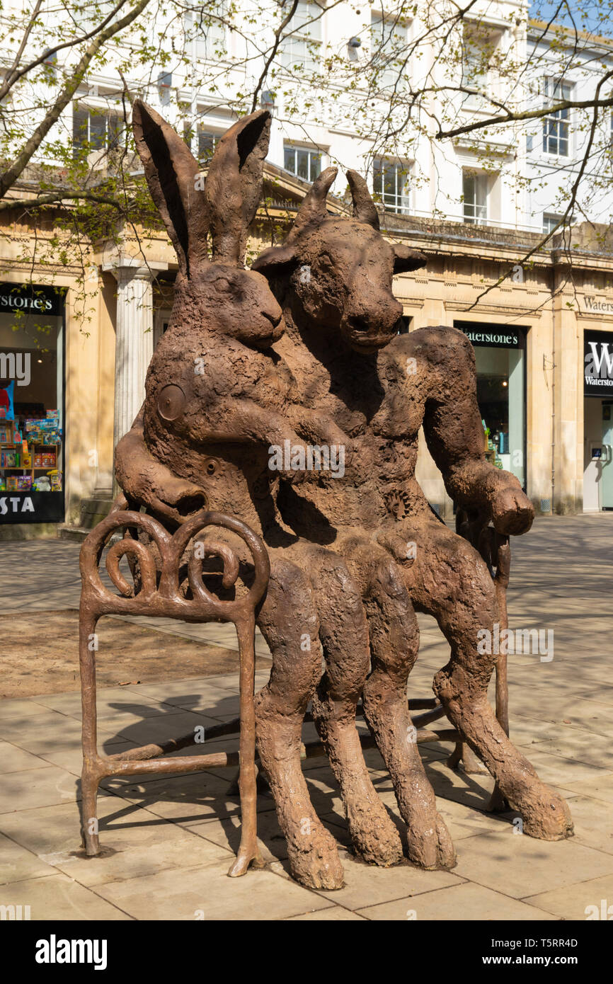 Le lièvre et le minotaure sculpture sur la Promenade Cheltenham créé 1995 dans le centre-ville de Cheltenham Cheltenham GLOUCESTERSHIRE England UK GO Europe Banque D'Images