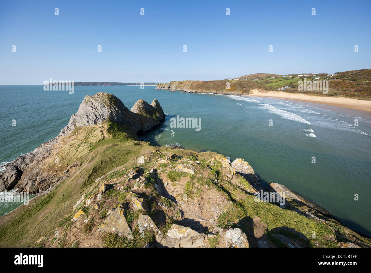 Trois falaises Bay avec à la côte ouest, à marée haute, la péninsule de Gower, Swansea, West Glamorgan, Pays de Galles, Royaume-Uni, Europe Banque D'Images
