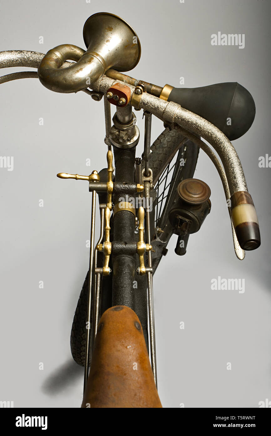 Moto d'epoca Perfecta Triciclo tipo Corsa. Marca : Perfecta / De Dion Bouton modello : tipo Corsa nazione : Italia - Torino anno : 1899 co Banque D'Images