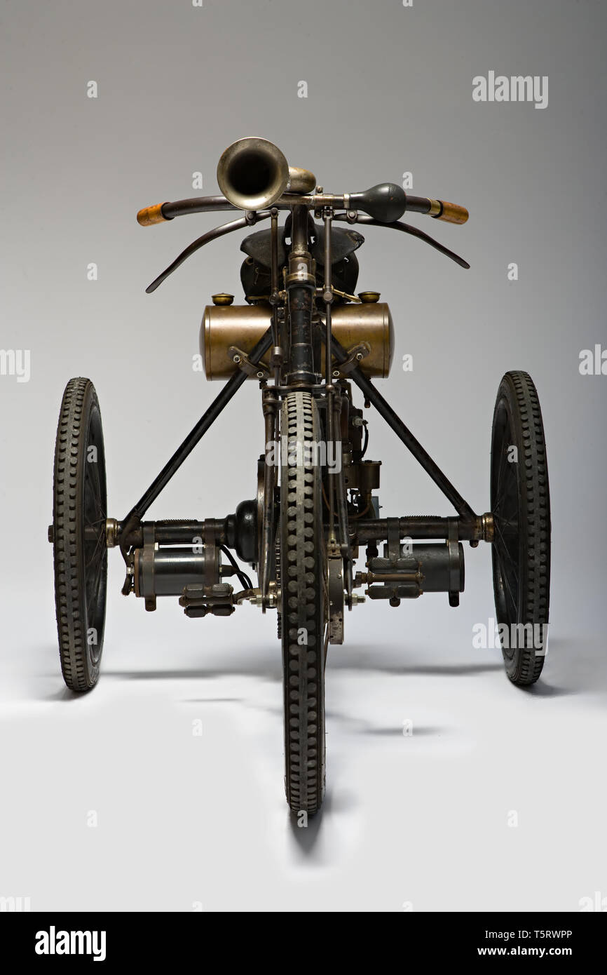 Moto d'epoca Perfecta Triciclo Sport tipo. Marca : Perfecta / De Dion Bouton modello : tipo Sport nazione : Italia - Torino anno : 1898 con Banque D'Images