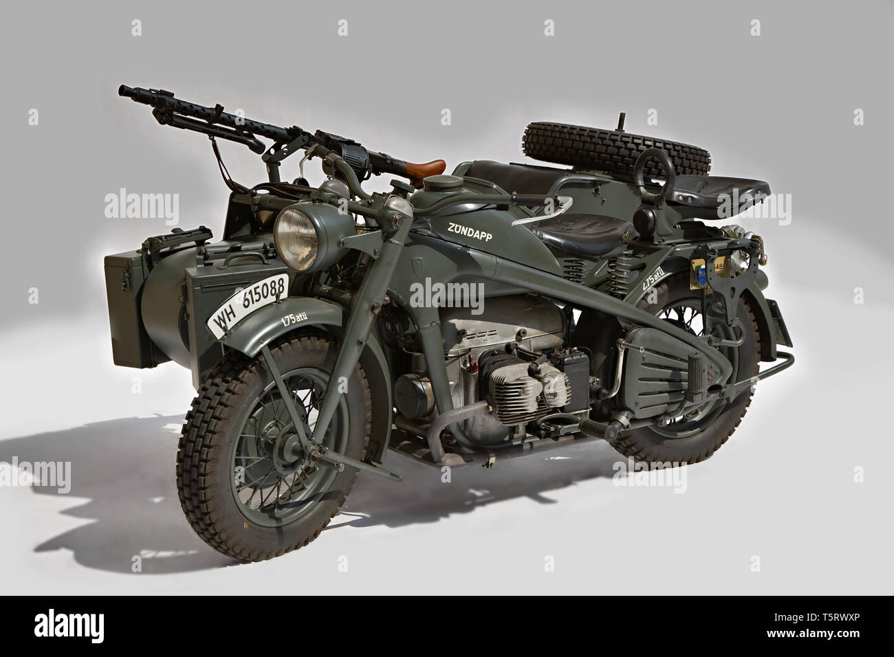 Moto d'epoca Zündapp KS Marca : Zündapp modello : KS nazione : Germania  anno : 1942 conditions : restaurata cilindrata : 750 cc. motore : bi Photo  Stock - Alamy