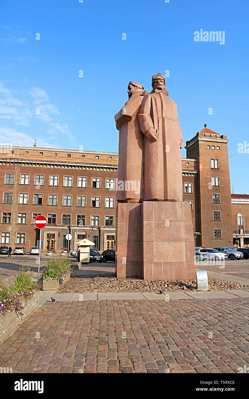 RIGA, Lettonie - le 29 août 2018 : Monument des tirailleurs lettons au Strelnieku laukums square dans le centre-ville historique Banque D'Images