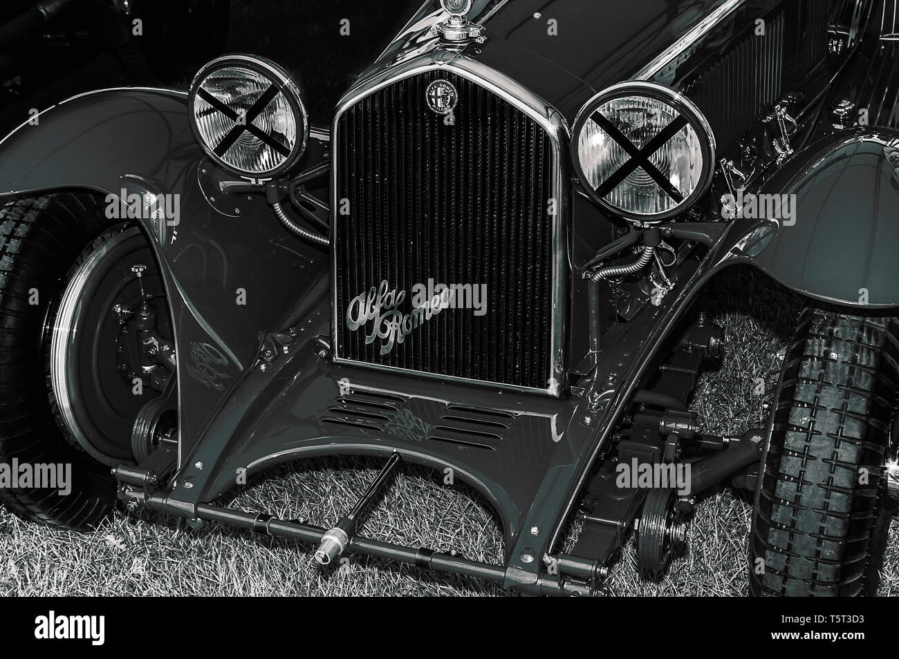 Une Alfa Romeo 6C 1933 GS 1750 voiture de piste sur l'affichage à Goodwood Revival 2017 Banque D'Images