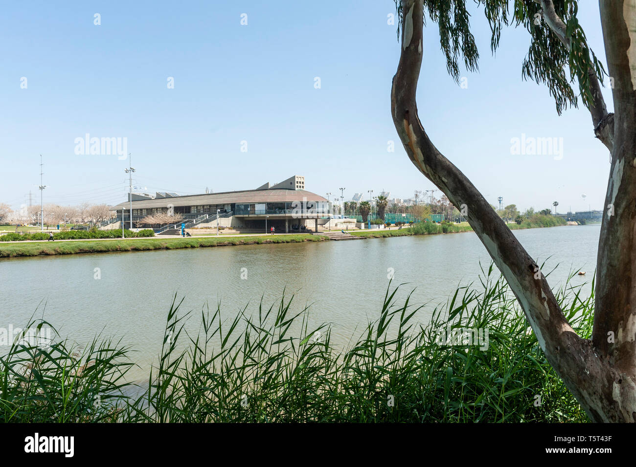 Israël, Tel Aviv - 13 Avril 2019 : Daniel Rowing Centre, nommé d'après Daniel Amijai Marcus, conçu par les architectes Plesener Banque D'Images