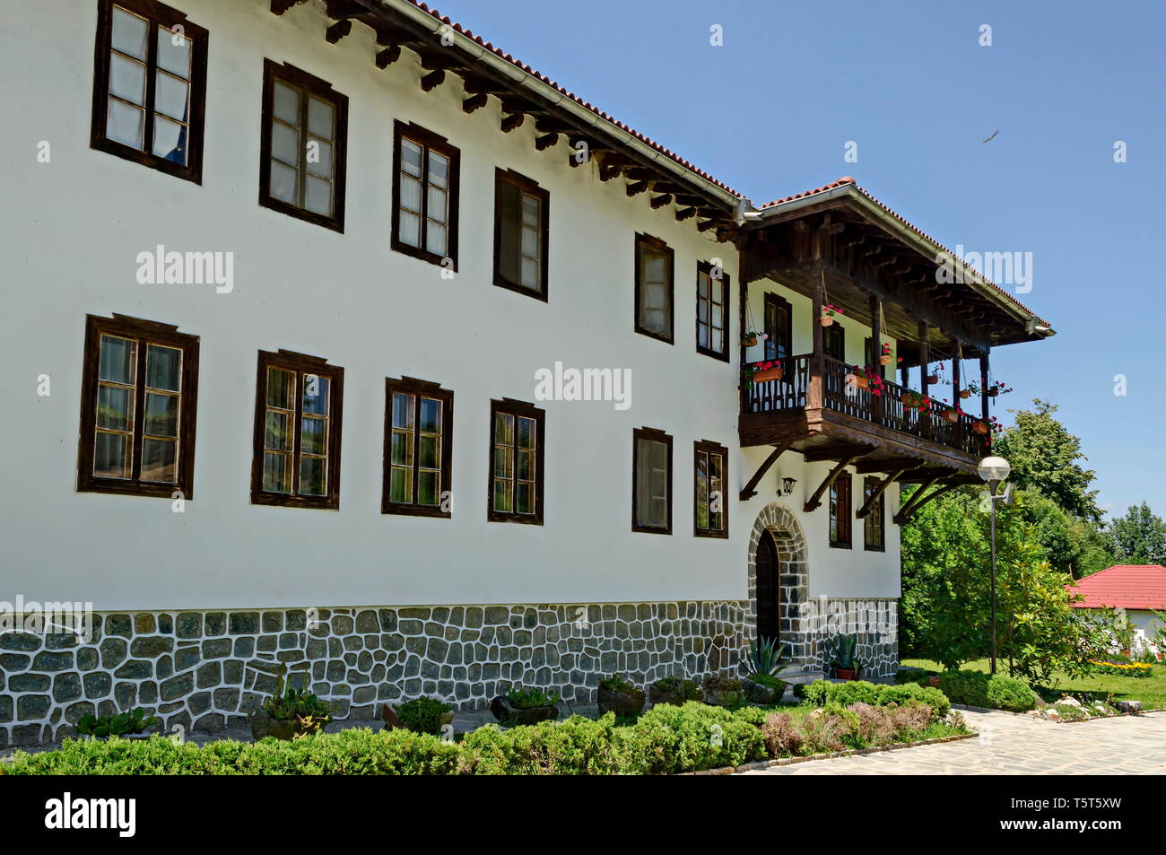Une partie de l'ancienne maison en extérieur monastique Monastère Klisura Cyril et Methodius St., fondée au 12ème siècle, la montagne des Balkans, près de Varshets Banque D'Images