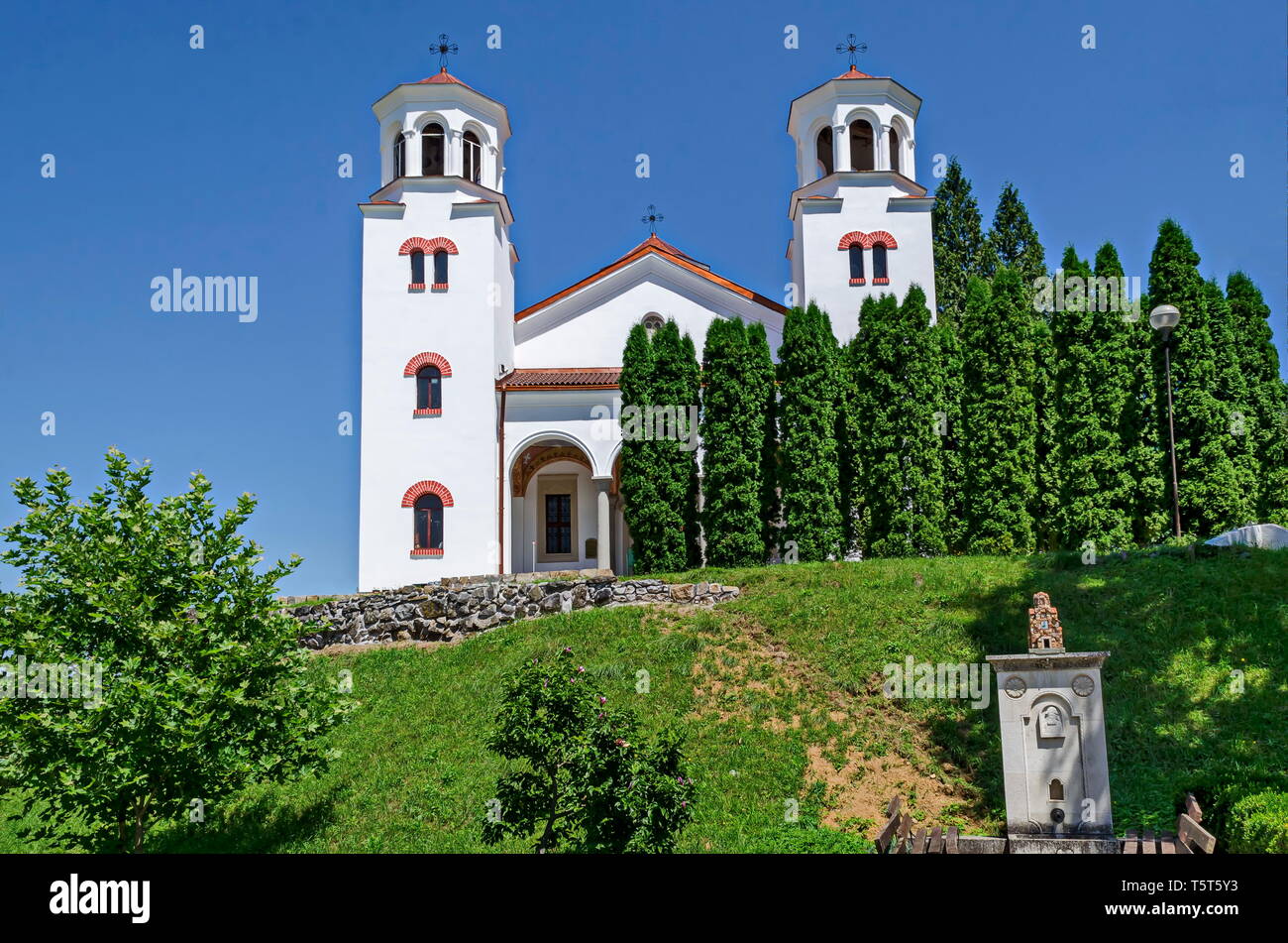 L'église orthodoxe médiévale dans le monastère de Klisura St. Cyril et Methodius, fondée au 12ème siècle, la montagne des Balkans, près de Varshets ville, v Banque D'Images