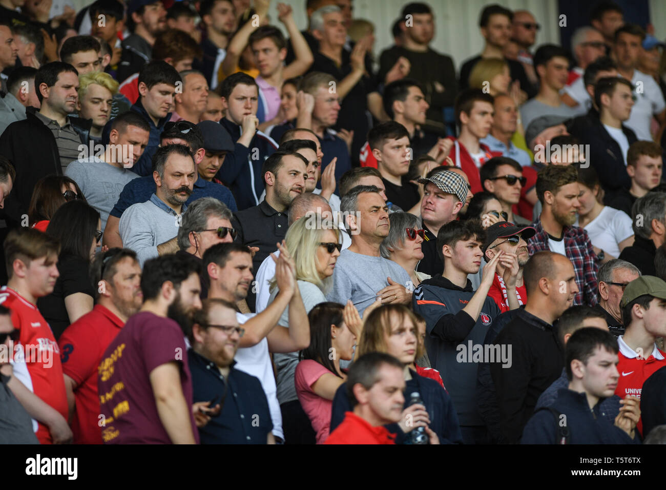 19 avril 2019, Kassam Stadium, Oxford, Angleterre, Sky Bet la League One, Oxford United vs Charlton Athletic ;Charlton fans à Oxford Crédit : Phil Westlake/News Images images Ligue de football anglais sont soumis à licence DataCo Banque D'Images