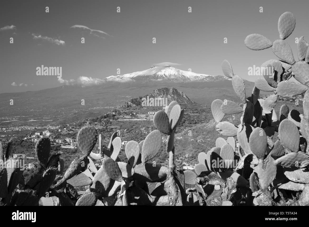 Taormina - le Mt. L'Etna au cours de la sicilienne. Banque D'Images