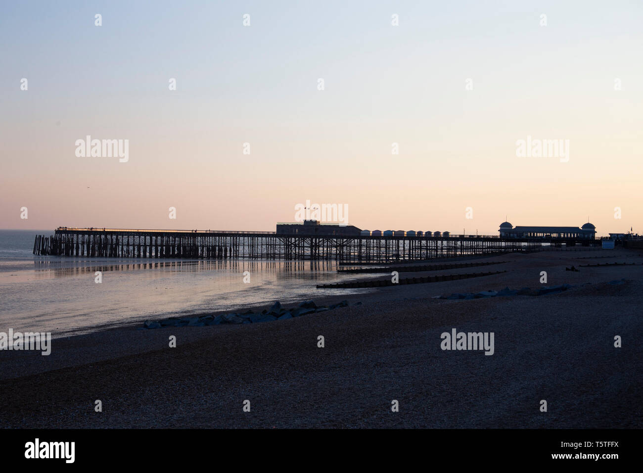 Hastings Pier au crépuscule Banque D'Images