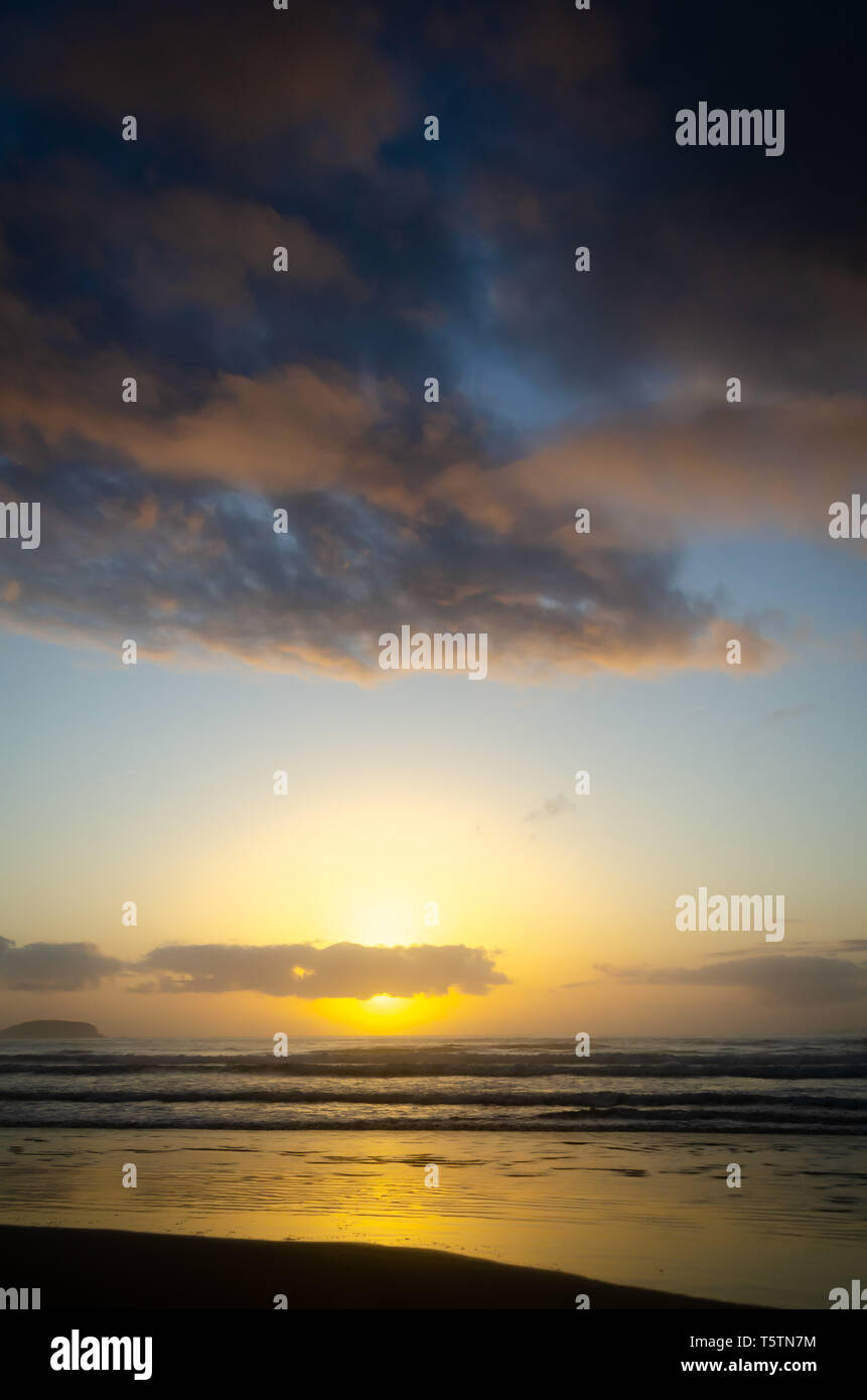 Lever du soleil à Emerald Beach, près de Coffs Harbour, New South Wales, Australie Banque D'Images