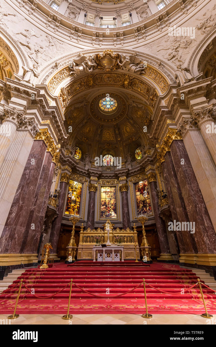 Autel de l'évolution historique et décorées Berliner Dom (Cathédrale de Berlin) à Berlin, Allemagne. Banque D'Images