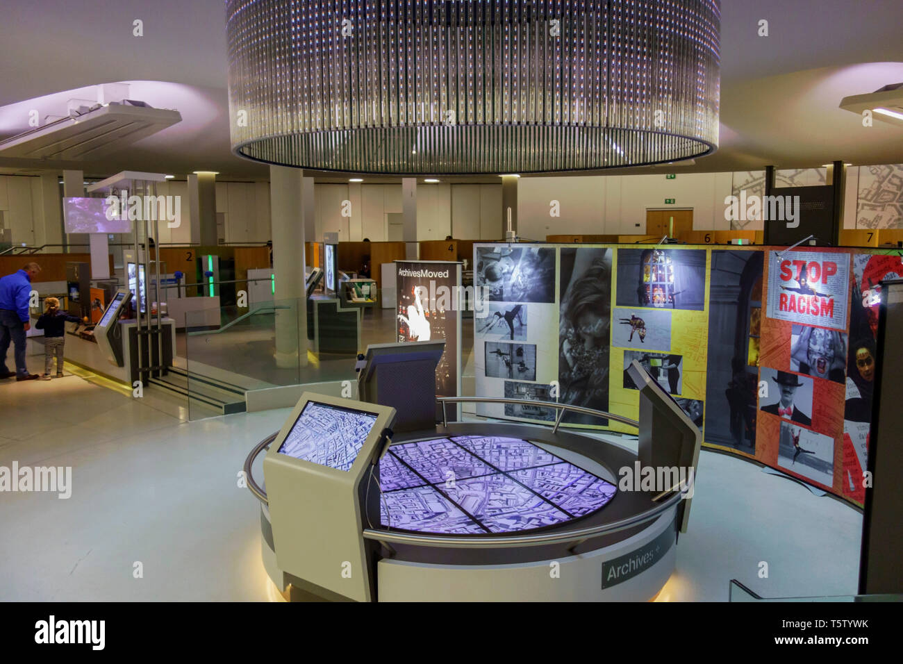 Intérieur de la bibliothèque centrale de Manchester, Manchester, Angleterre. Banque D'Images