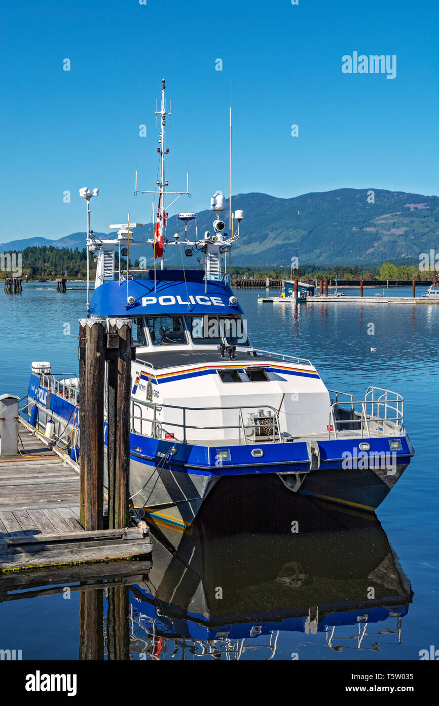 Le Canada, la Colombie-Britannique, Port Alberni, catamaran, bateau de patrouille de police Banque D'Images