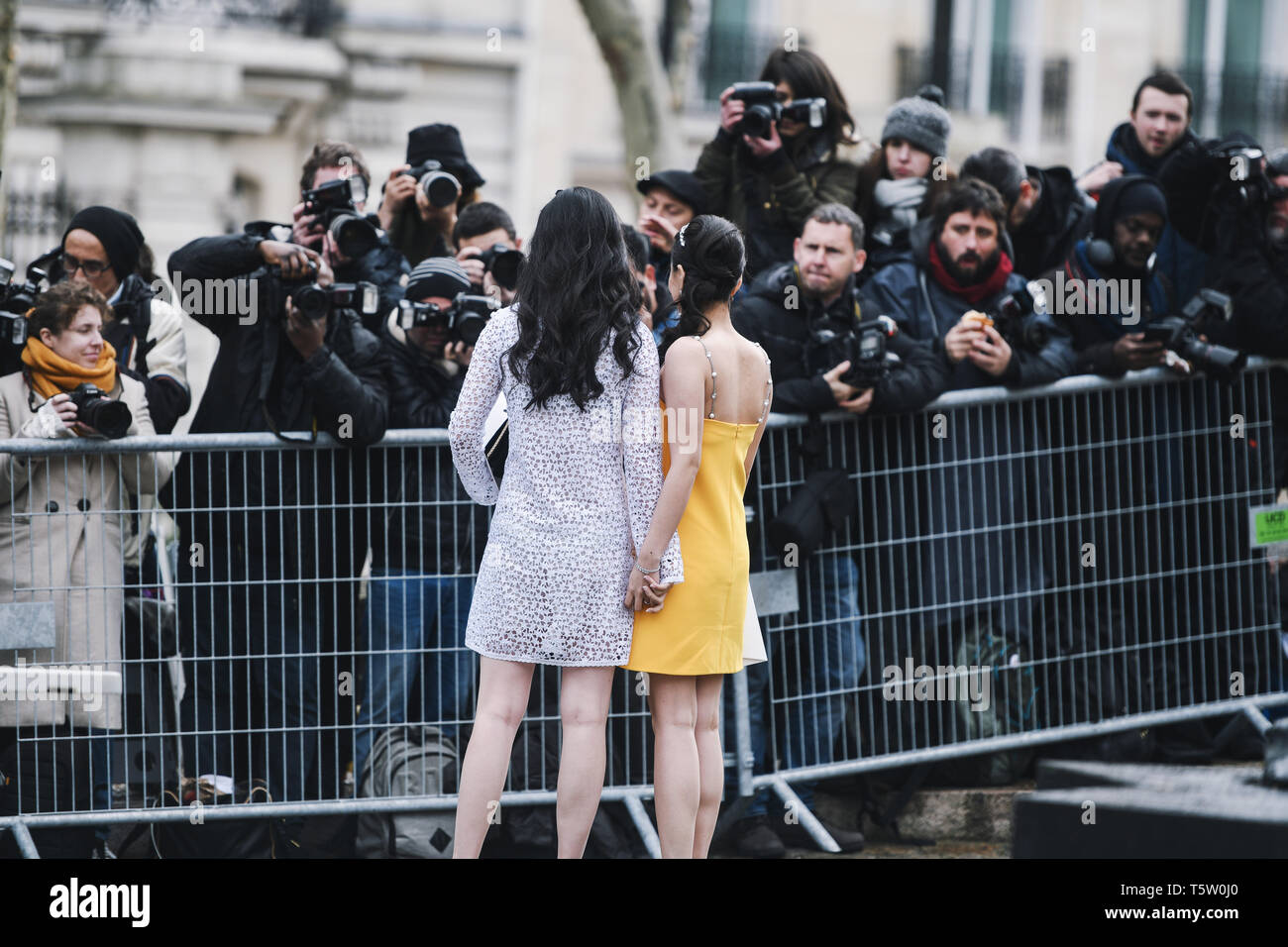 Paris, France - 05 mars 2019 : les photographes Street style au cours de la Fashion Week de Paris - PFWFW19 Banque D'Images