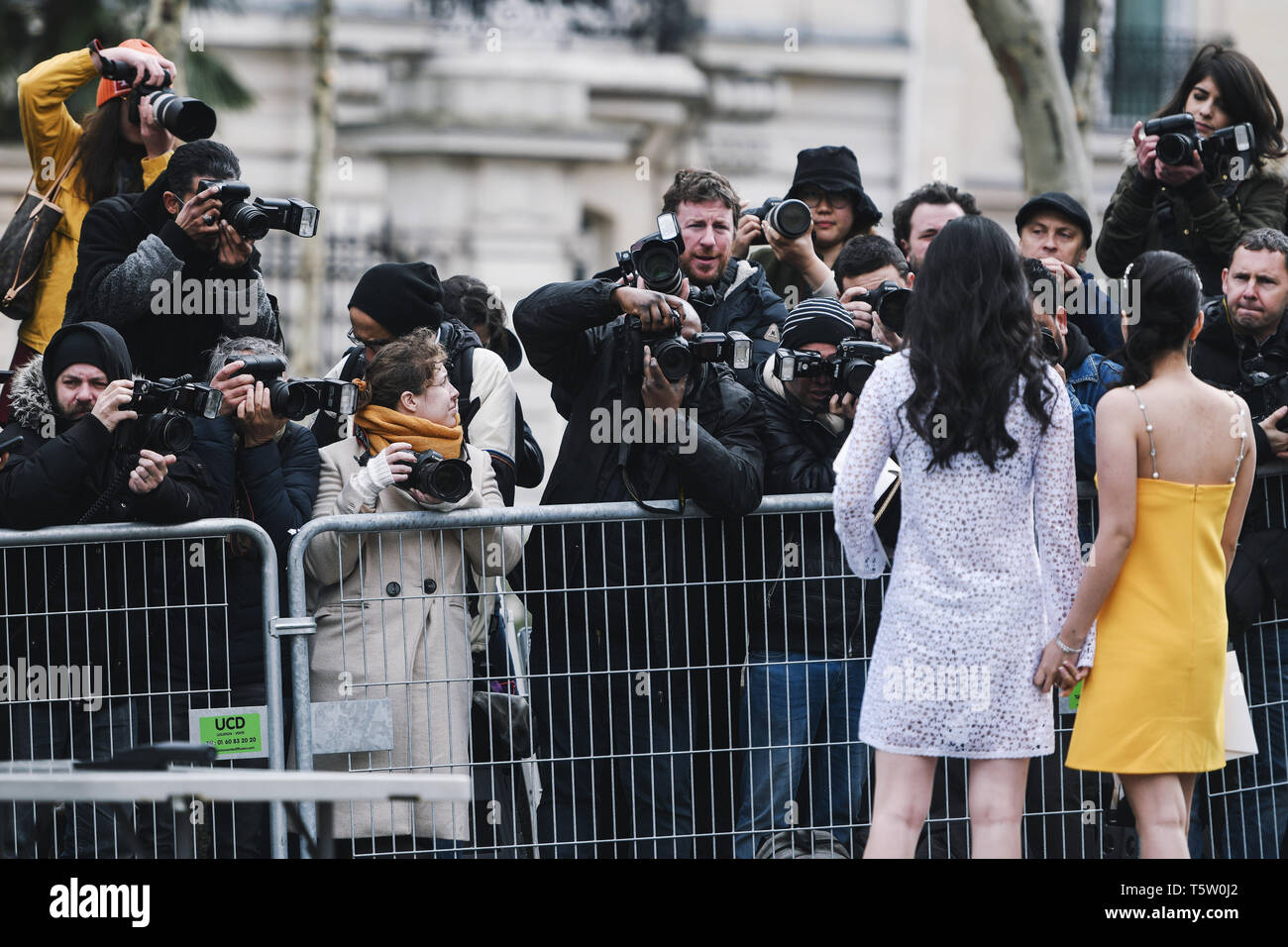 Paris, France - 05 mars 2019 : les photographes Street style au cours de la Fashion Week de Paris - PFWFW19 Banque D'Images