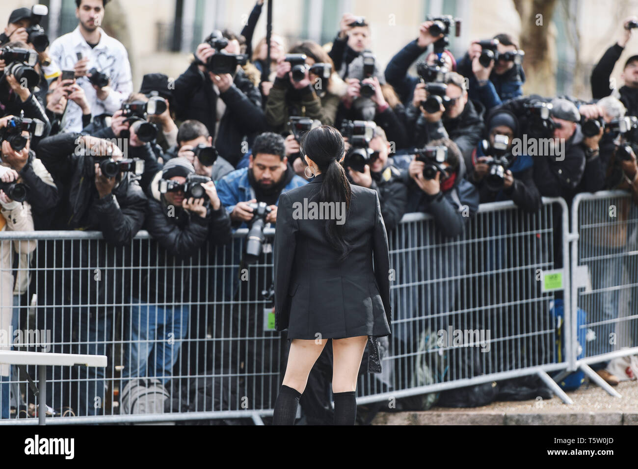 Paris, France - 05 mars 2019 : les photographes Street style au cours de la Fashion Week de Paris - PFWFW19 Banque D'Images