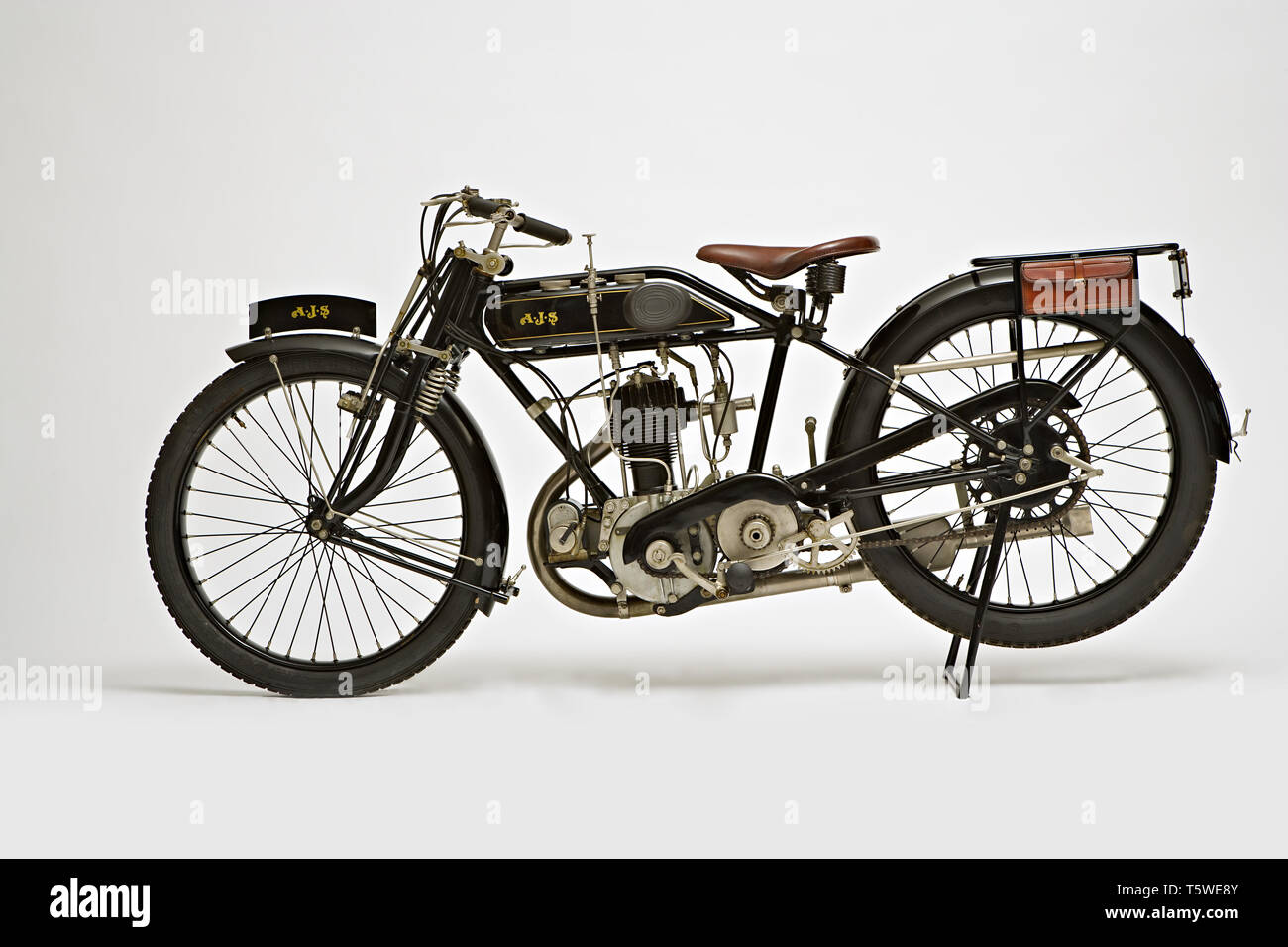 Moto d'epoca SJA ES 350 Marque : SJA modello : ES 350 nazione : Francia - Londra anno : 1925 conditions : restaurata cilindrata : 350 Banque D'Images