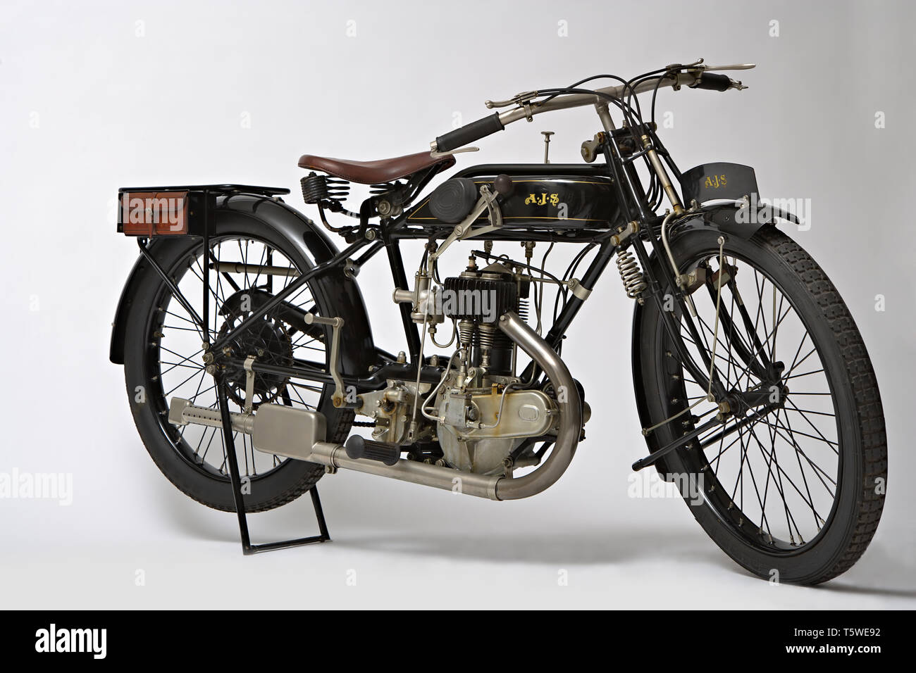 Moto d'epoca SJA ES 350 Marque : SJA modello : ES 350 nazione : Francia - Londra anno : 1925 conditions : restaurata cilindrata : 350 Banque D'Images