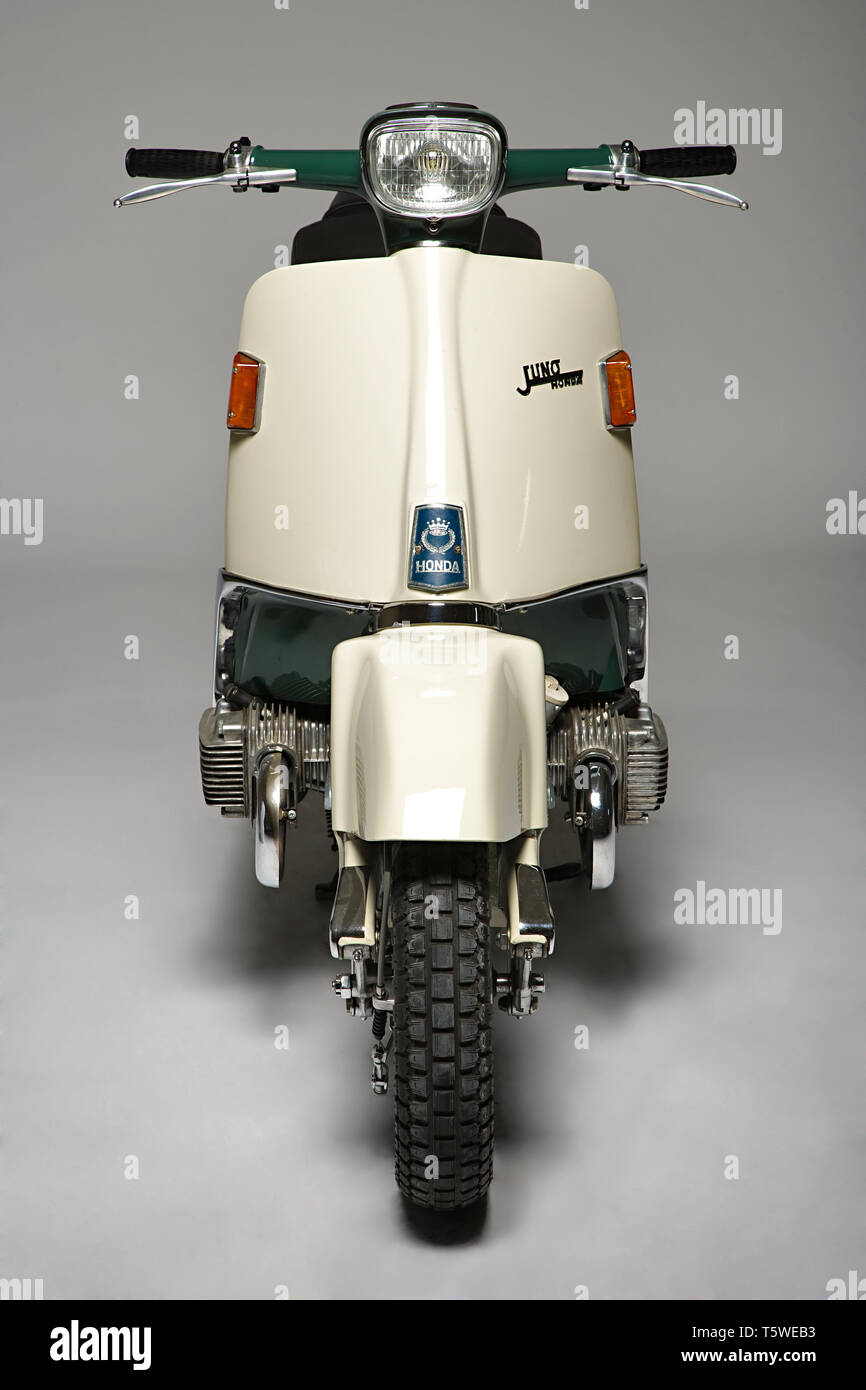 Honda Moto d'epoca M 85 Juno. Scooter. Marque : Honda Modèle : Juno M 85  nazione : Giappone anno : 1963 conditions : restaurato cilindrata Photo  Stock - Alamy
