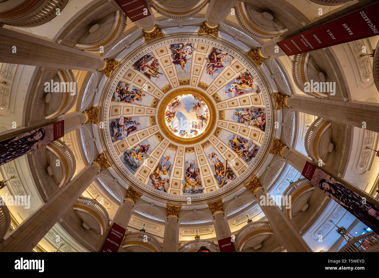 Macao, Chine - plafond intérieur de l'hôtel parisien Banque D'Images