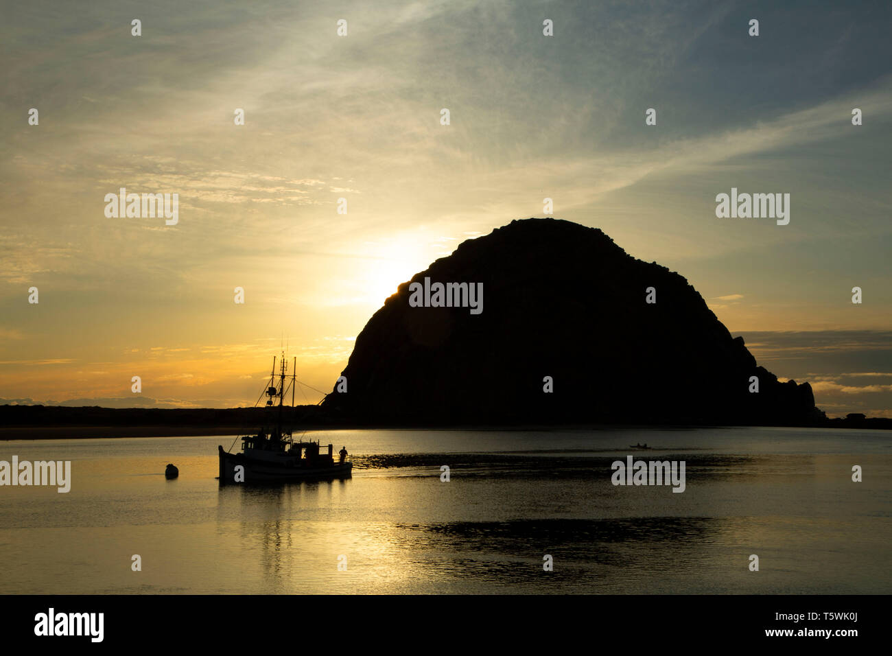 Morro Rock sunset, Morro Bay State Park, Californie Banque D'Images