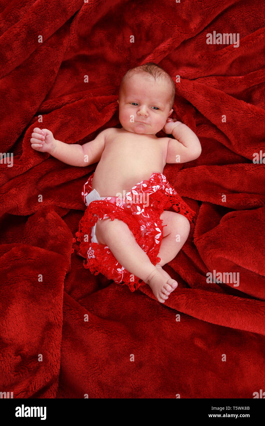 New Born Baby Boy relaxing Banque D'Images