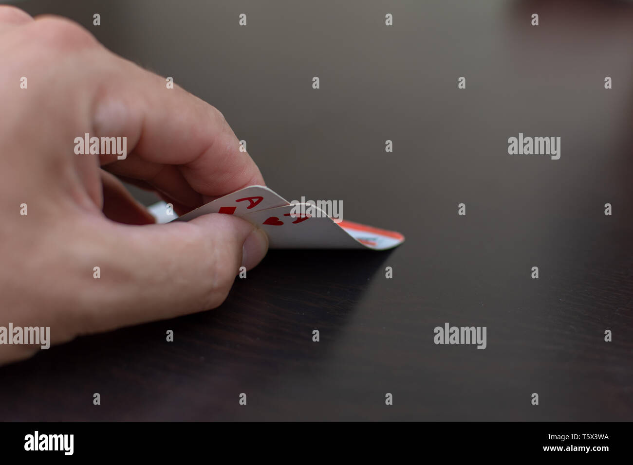 RAK, RAK/UAE - 4/20/2019 : 'Pocket (paire) d'as dans un jeu de poker avec une main et faire un tableau noir probablement parier pour gagner une main dans ce jeu de cartes." Banque D'Images