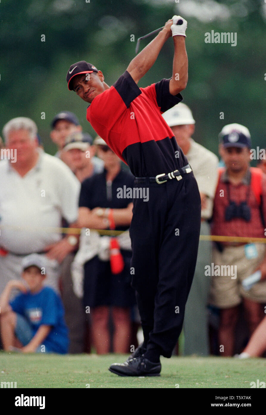 Tiger Woods en action au Doral Ryder gold championship at Doral Country Club dans Miaqmi, en Floride en 1998. Banque D'Images