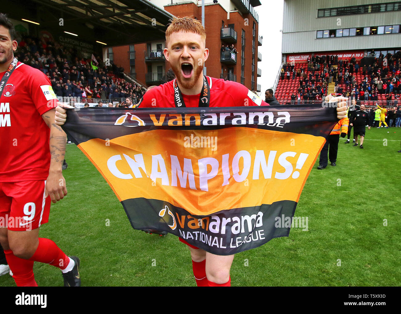 Leyton Orient's Dale Gorman célèbre à plein temps pendant l'Vanarama au match Ligue Nationale Groupe Breyer Stadium, Londres. Banque D'Images