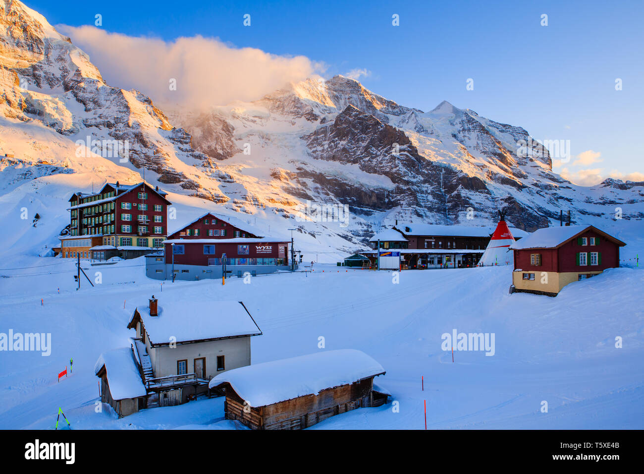 Chalets et hôtel en hiver. Kleine Scheidegg, Oberland Bernois, Suisse (Suisse) Banque D'Images