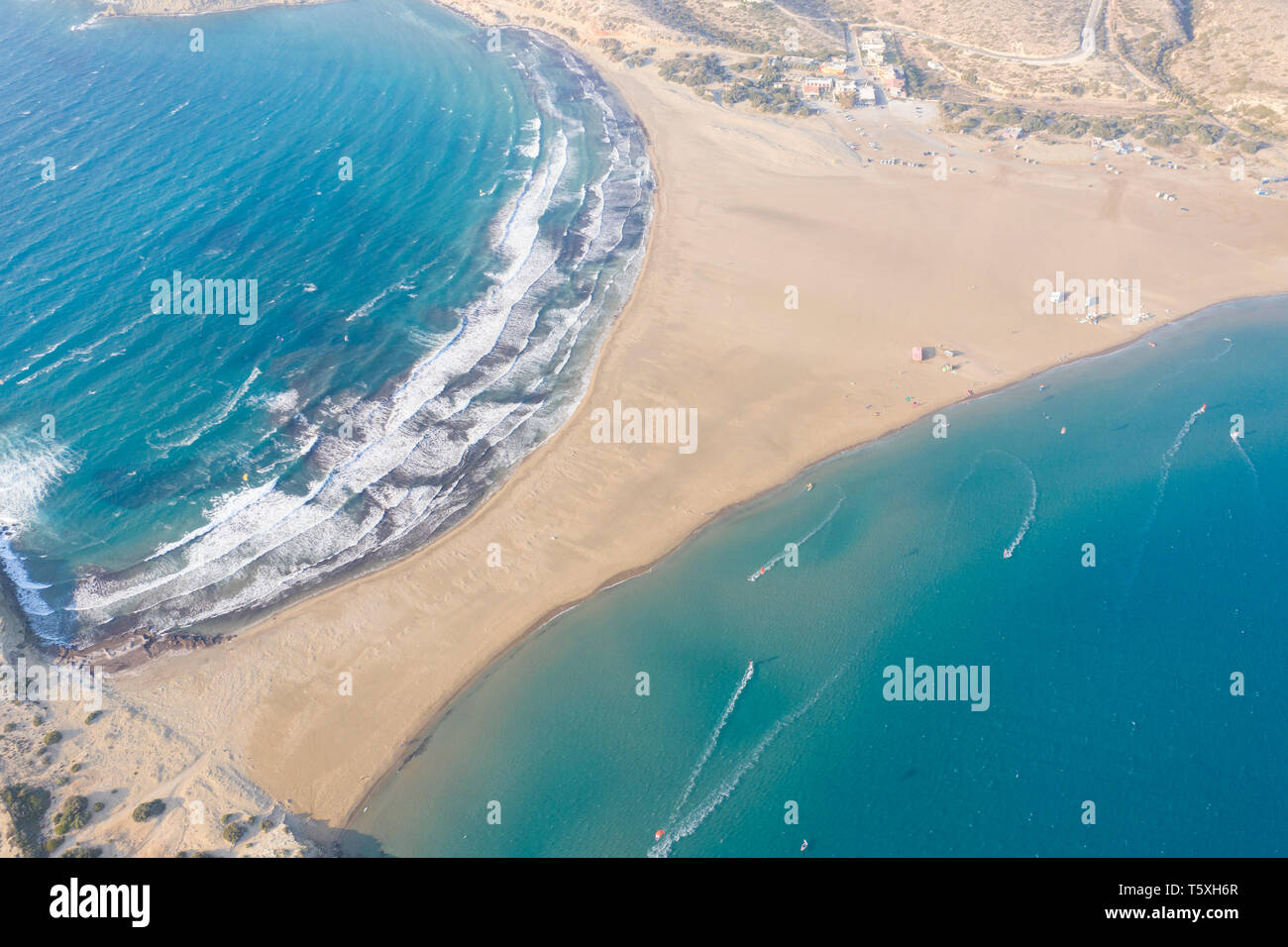 La Grèce, Rhodes, Prassonissi Pensinsula, un endroit populaire pour les sports nautiques à cause de courants de vent élevé Banque D'Images