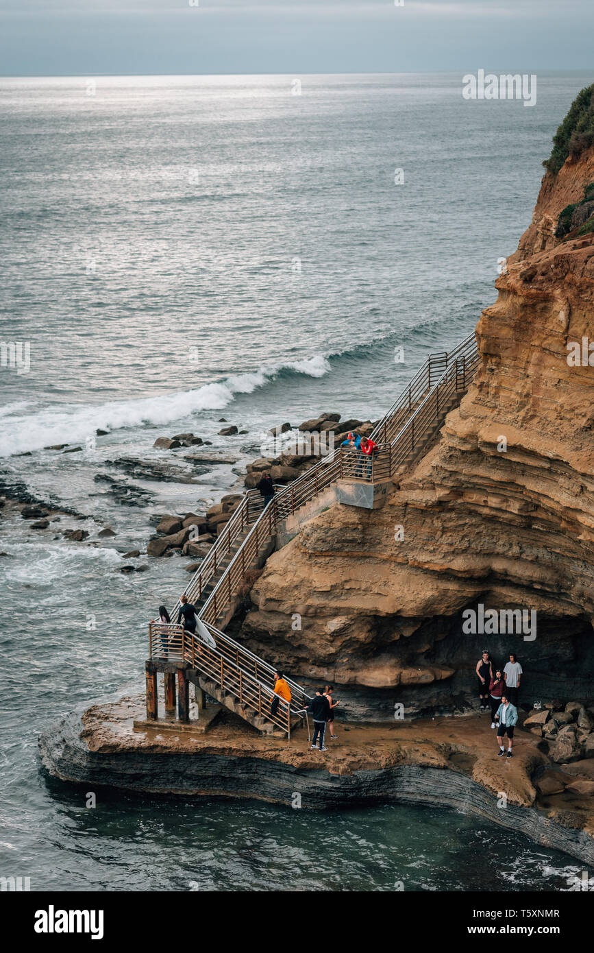 Falaises et escalier à Sunset Cliffs Parc Naturel, au Point Loma, San Diego, Californie Banque D'Images