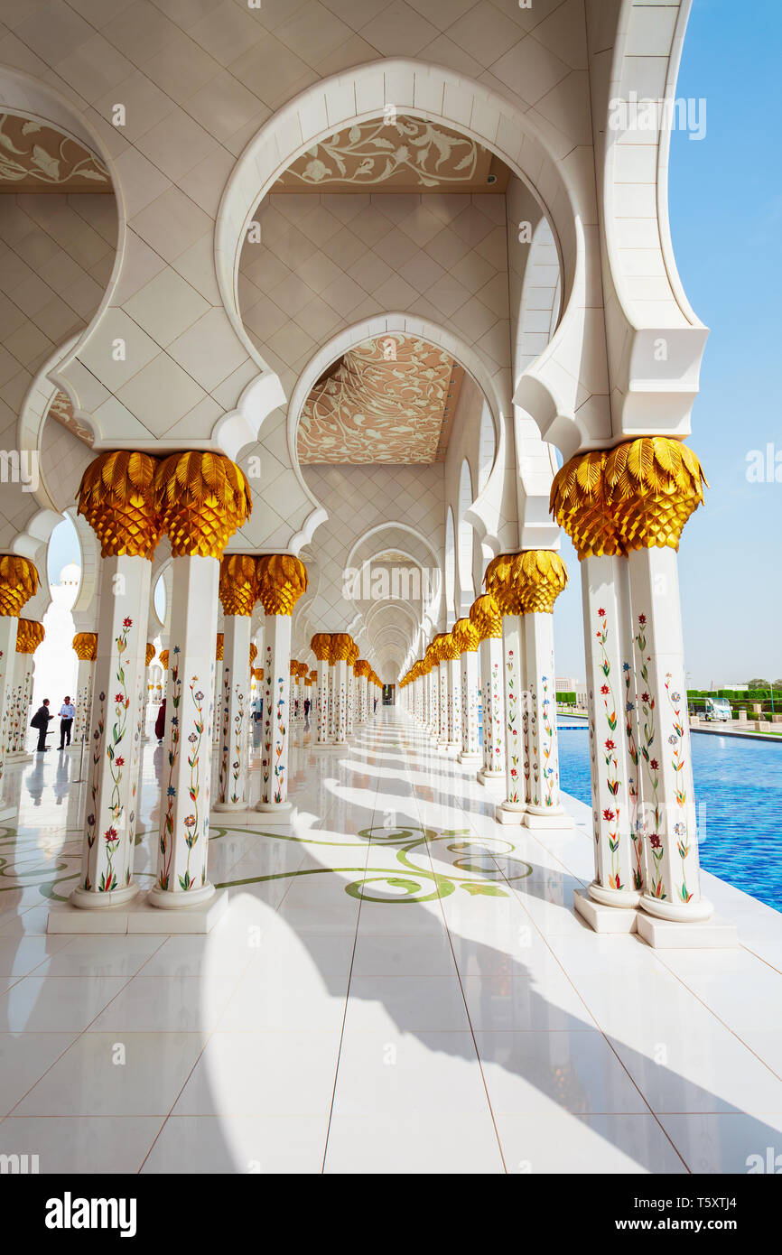 La Grande Mosquée Sheikh Zayed, la plus grande mosquée de l'intérieur des Émirats arabes unis, à Abu Dhabi Banque D'Images