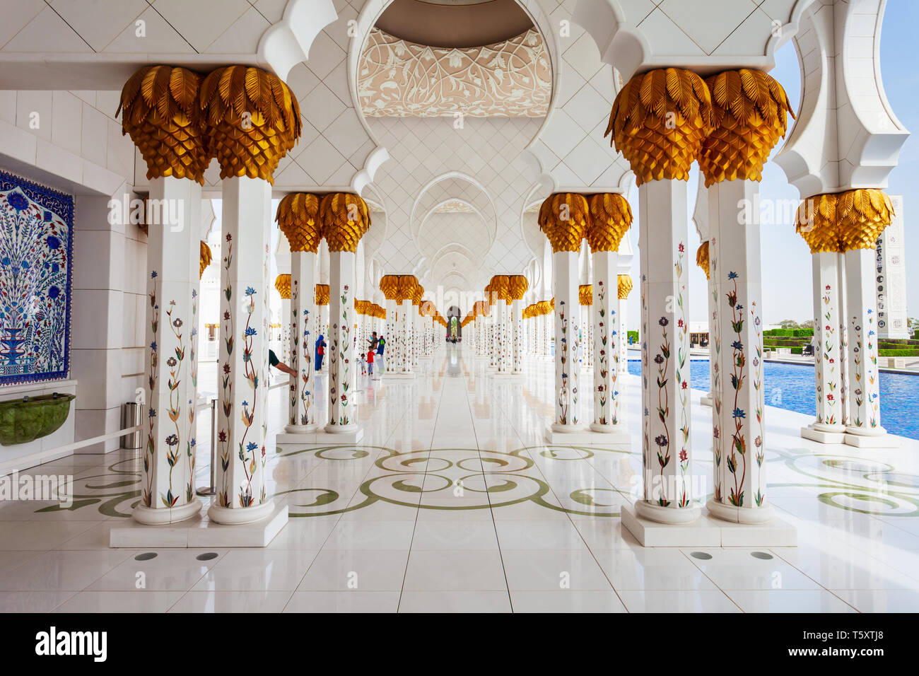 La Grande Mosquée Sheikh Zayed, la plus grande mosquée de l'intérieur des Émirats arabes unis, à Abu Dhabi Banque D'Images
