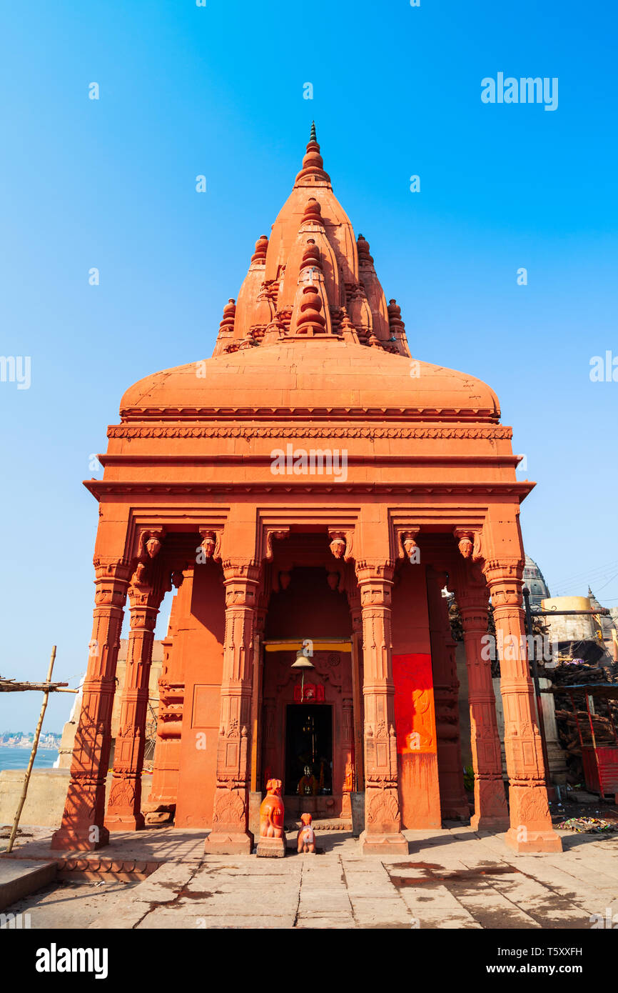 Temple de Shiva est situé à le Gange à Varanasi, ville de l'état de l'Uttar Pradesh, Inde du Nord Banque D'Images