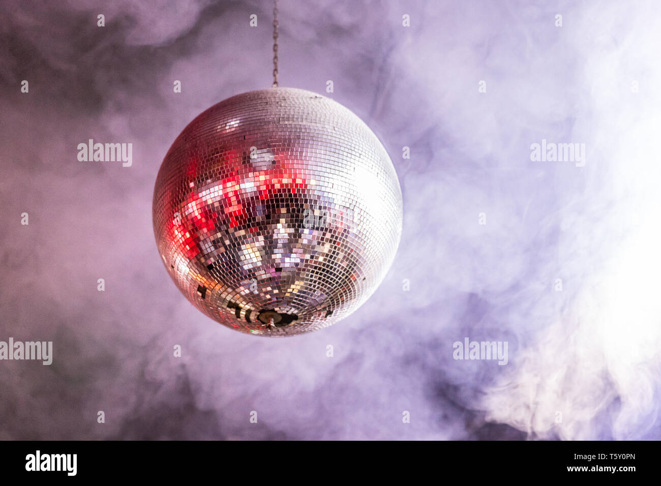 Glitter ball avec smokey background Banque D'Images